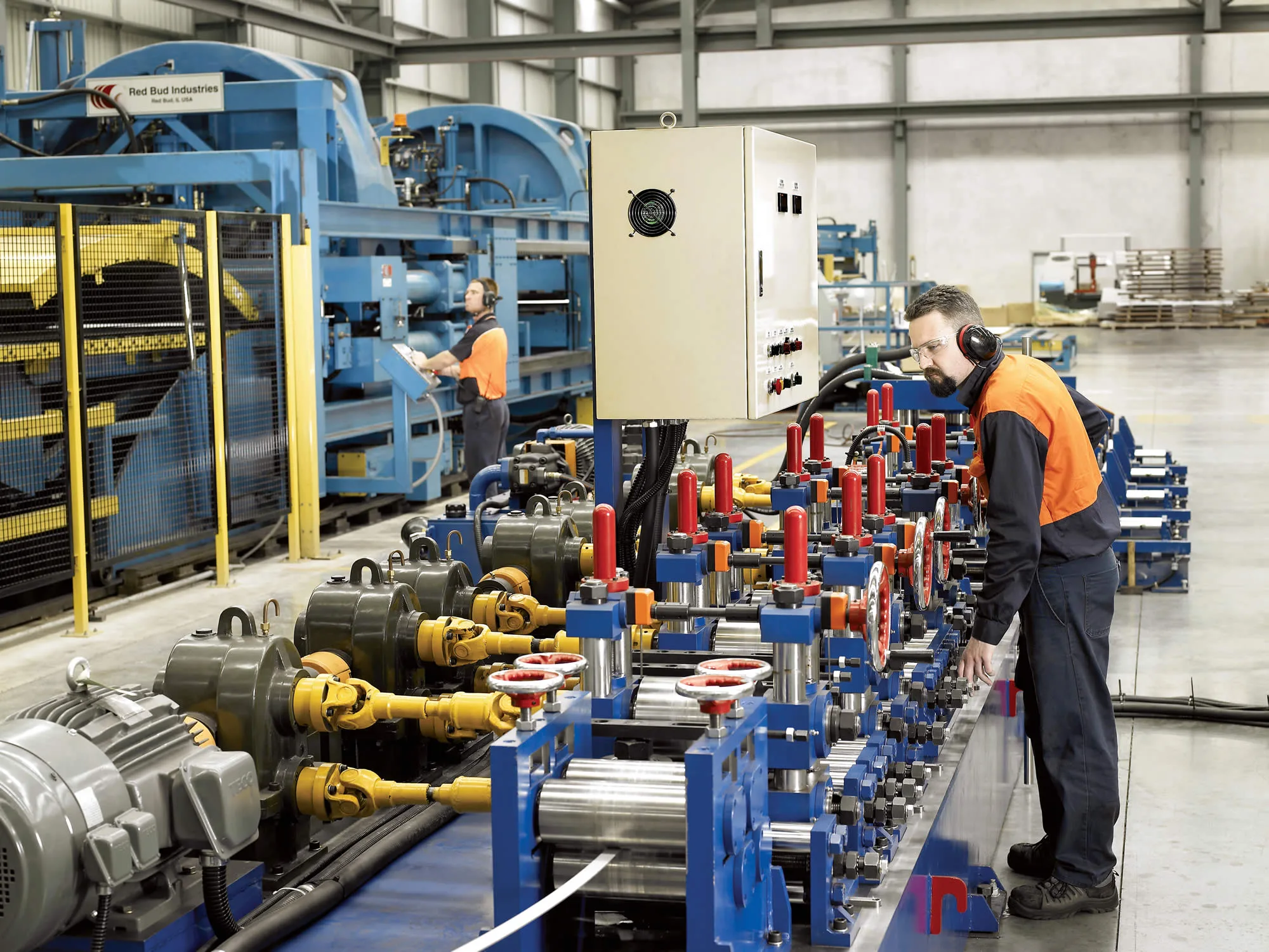 Image of the stainless steel flat bar machine at the Midway Metals warehouse